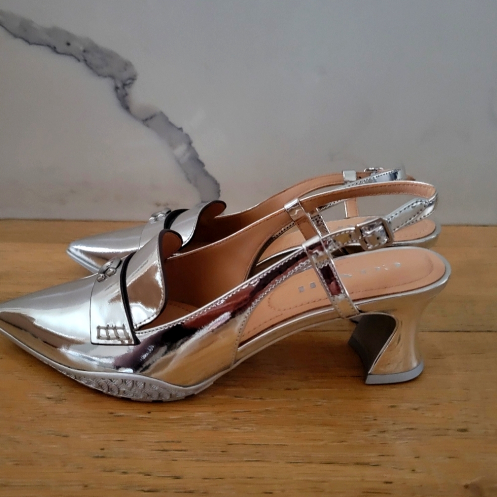 Coach Pumps. Silver. Size 6.